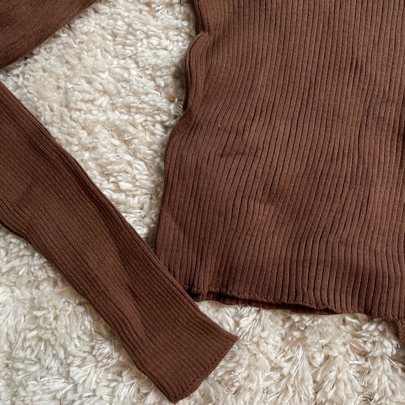 Brandy Melville Ribbed Mock Turtleneck Size One-Size - Picture 7 of 12